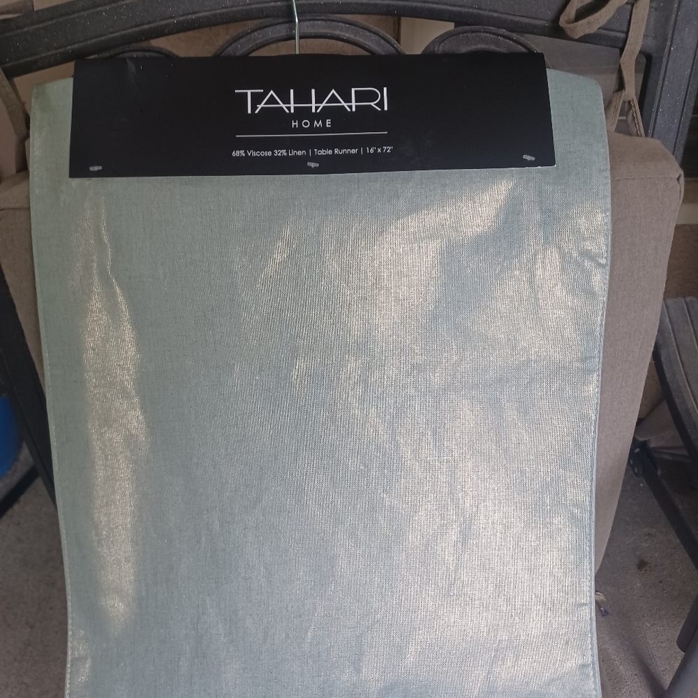 TAHARI HOME TABLE RUNNER NWT GREEN WITH GOLD  16" X 72"